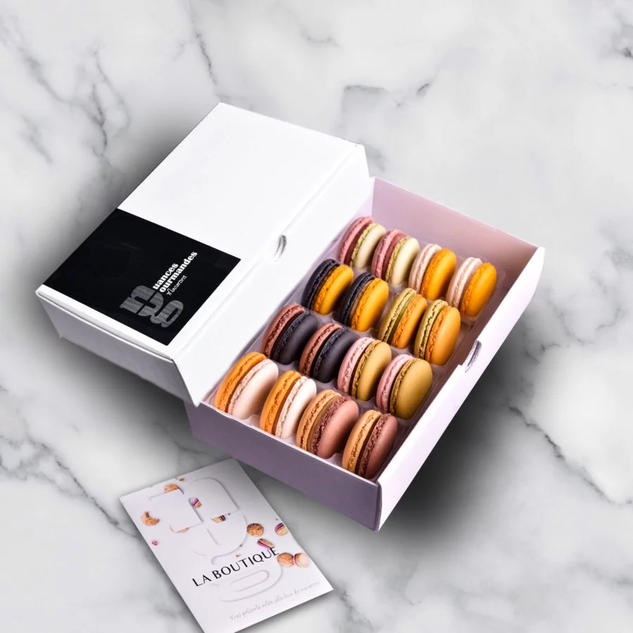 Assortiment de 16 macarons Originaux Nuances Gourmandes